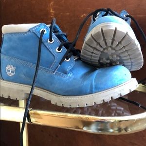 light blue leather timerbland hikers. Great cond.